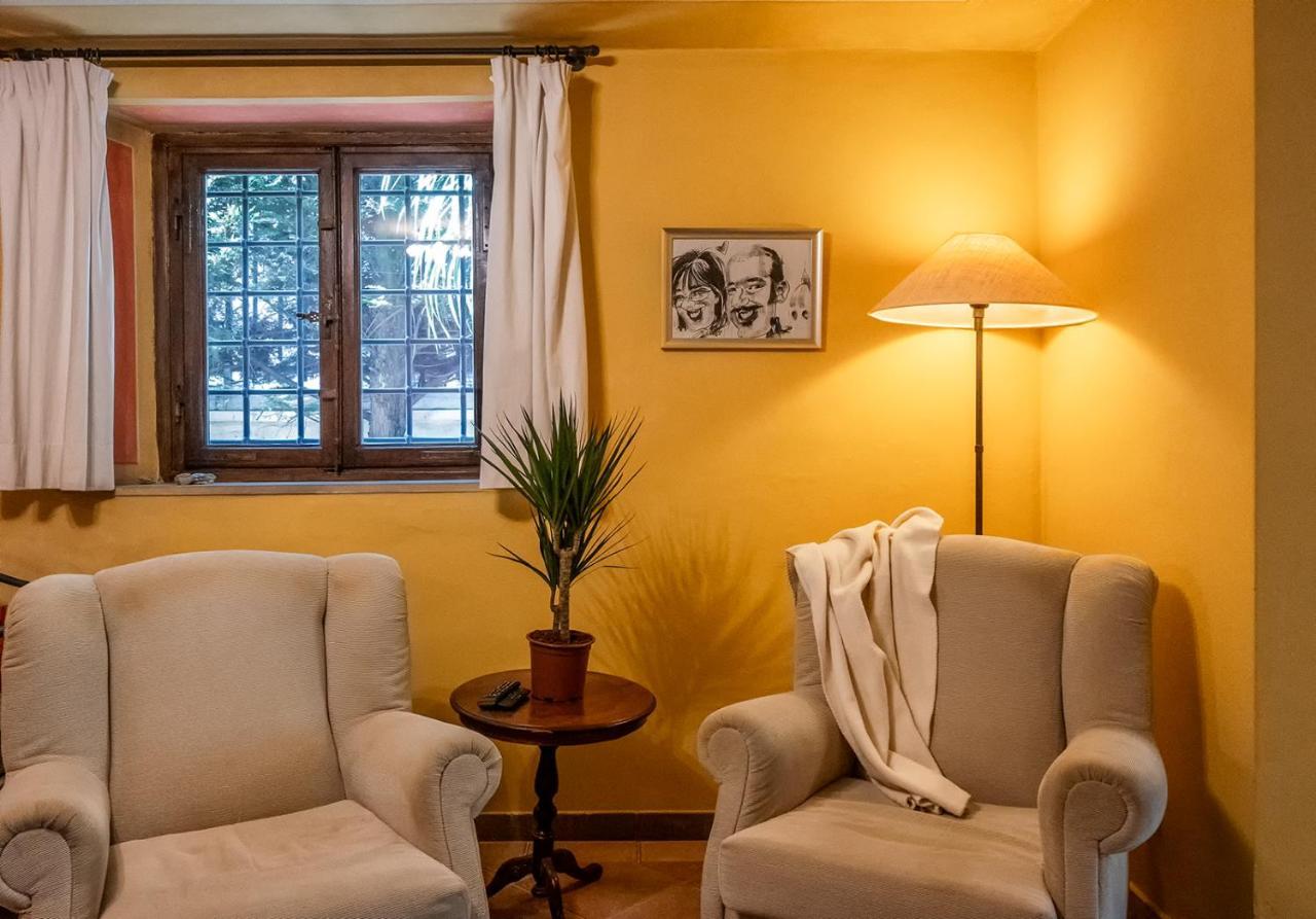 Villa Cecilia, Facing Lucca'S City Walls ภายนอก รูปภาพ