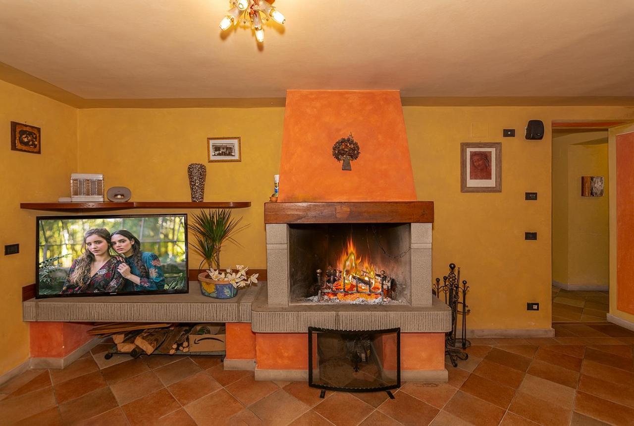 Villa Cecilia, Facing Lucca'S City Walls ภายนอก รูปภาพ